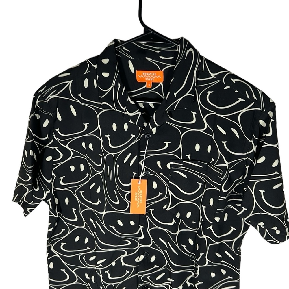 Negative Space Smiley Face Button Up Shirt Mens Size S